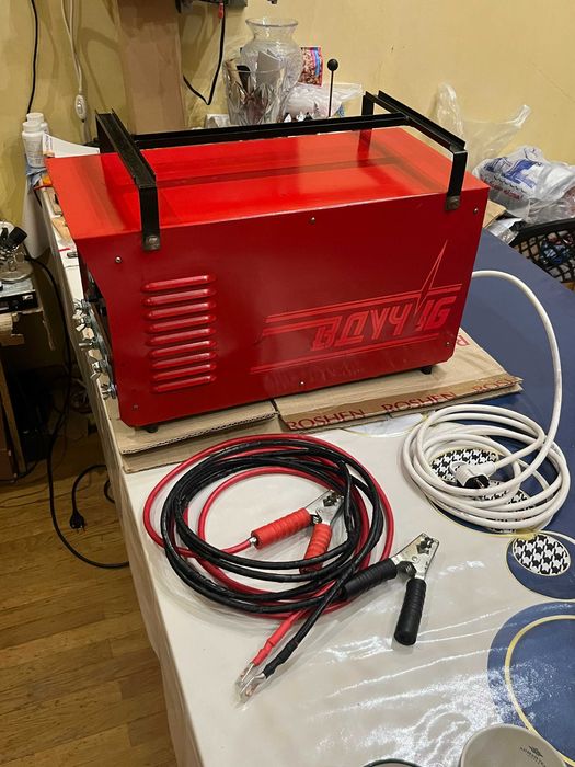 МОЩНОЕ ПУСКОЗАРЯДНОЕ: пуск 200А/заряд 10А, вес 25кг