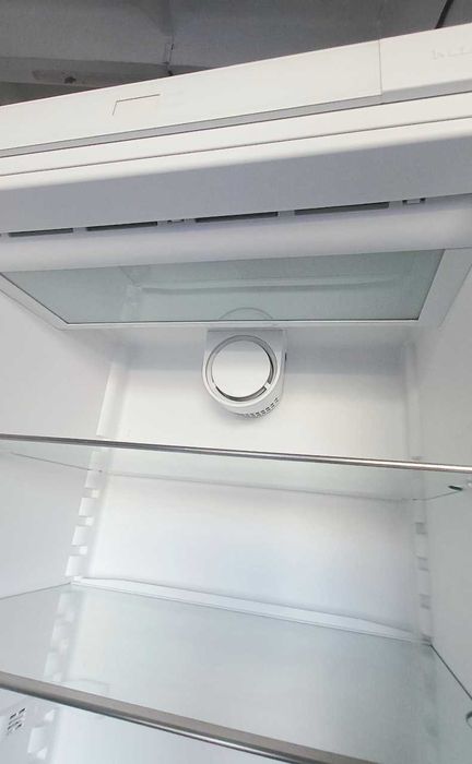 Холодильник Miele (милі, мили, миле)
двометровий, білий, з доводчиками