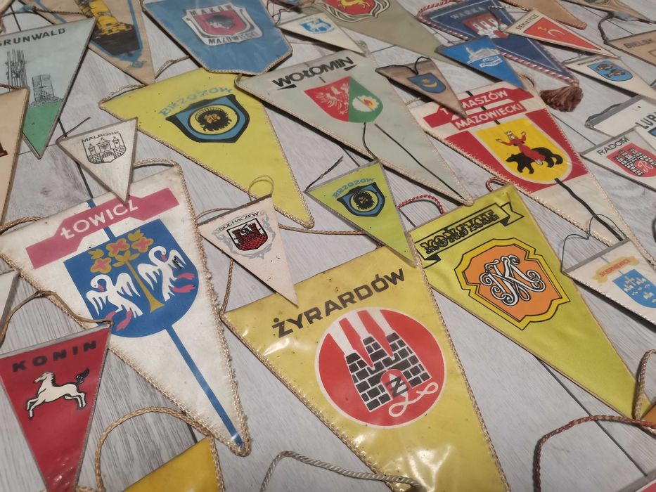 Proporczyki duże i średnie, herby miast duży zestaw 61 sztuk PRL