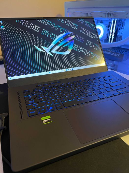 Laptop Asus z RTX 3080, Ryzen 7, 32GB RAM – idealny do pracy i grania!
