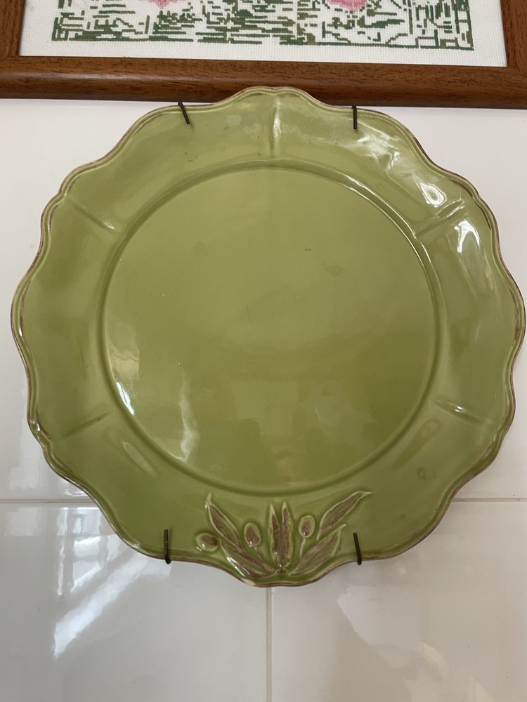 Conjunto de 3 pratos decorativos em cerâmica  francesa