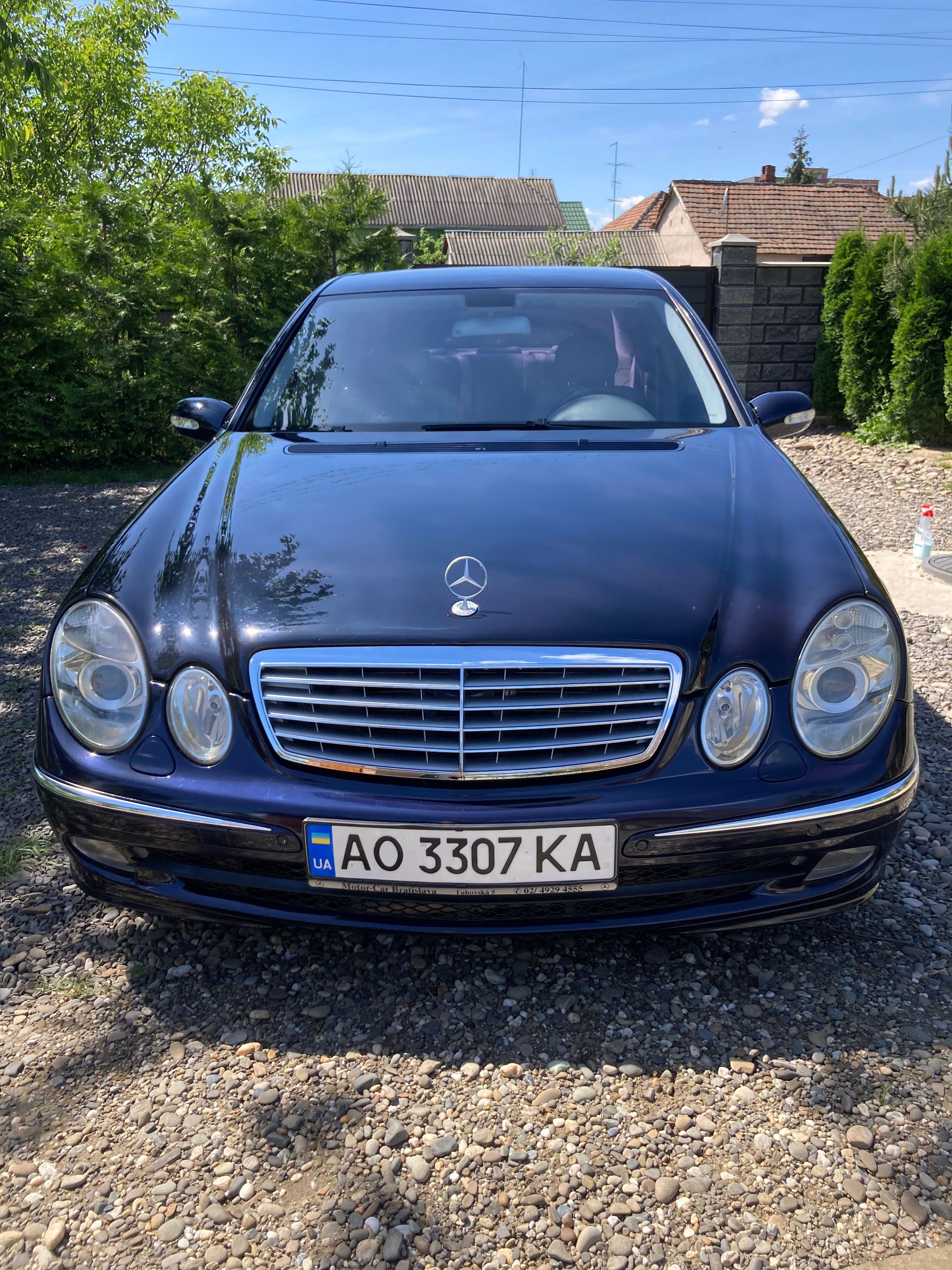Mercedes Benz 211