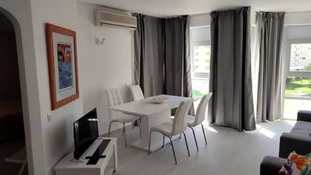 T1 Com A/C, Net Wifi, Garagem, Armação de Pêra