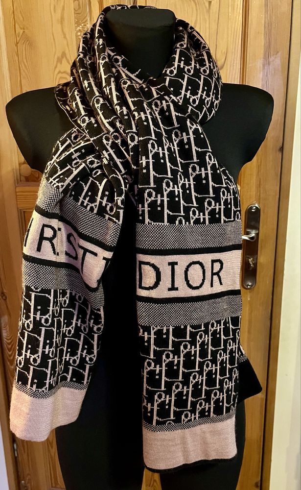 Christian Dior długi gruby szal