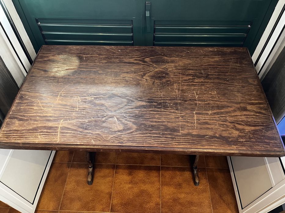 Mesa de Madeira Trabalhada