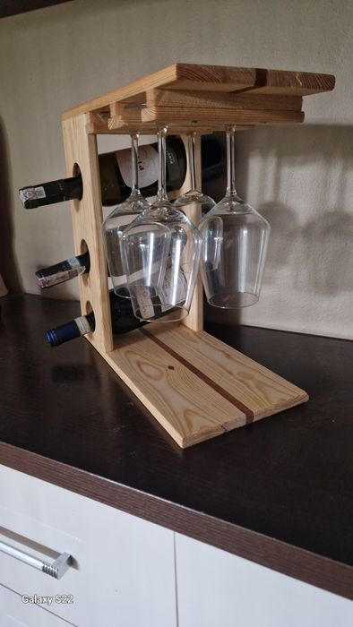 Drewniane stojaki na alkohole