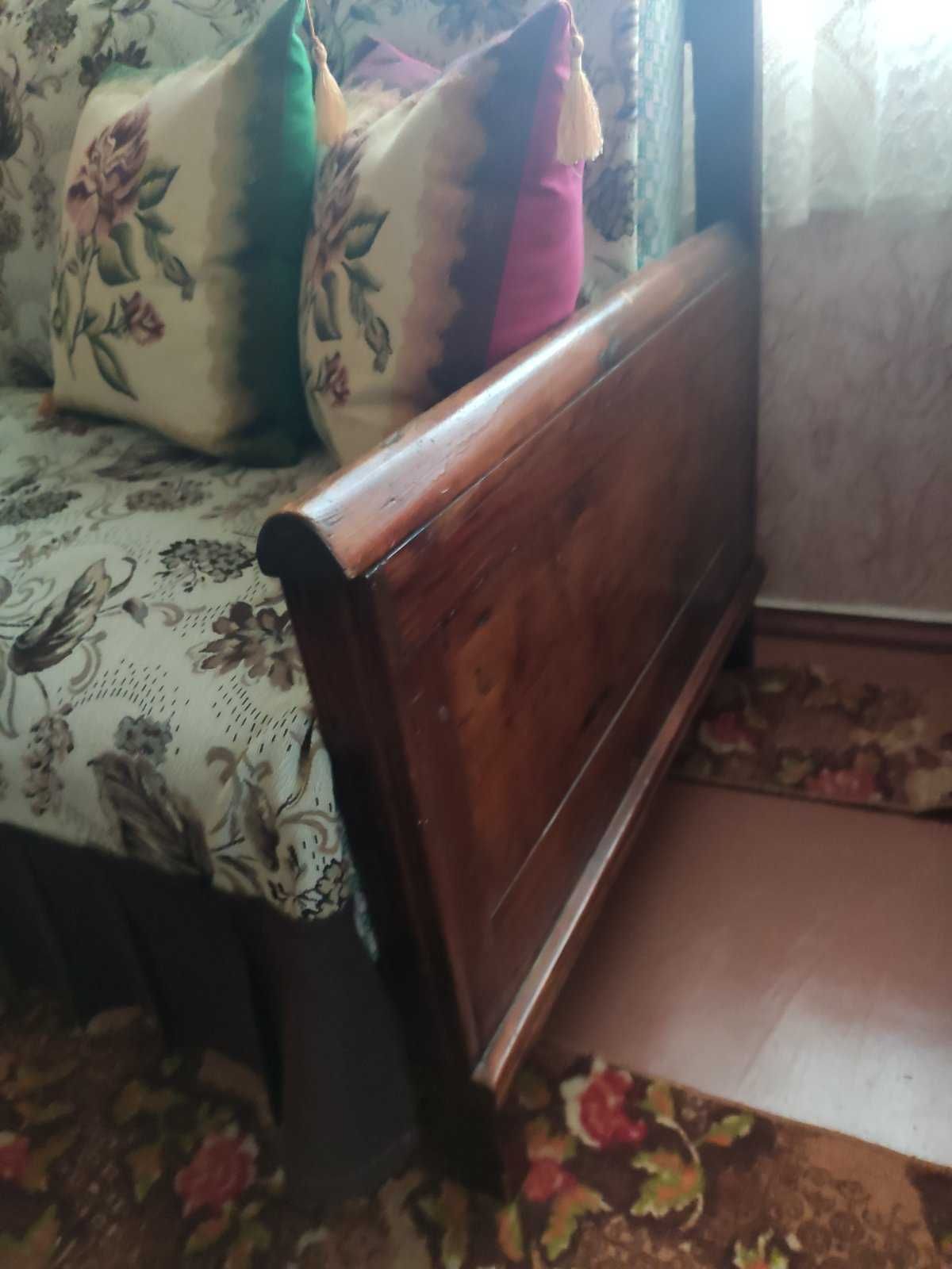 Продаю старовинний диван 50-х років. Ручна робота.