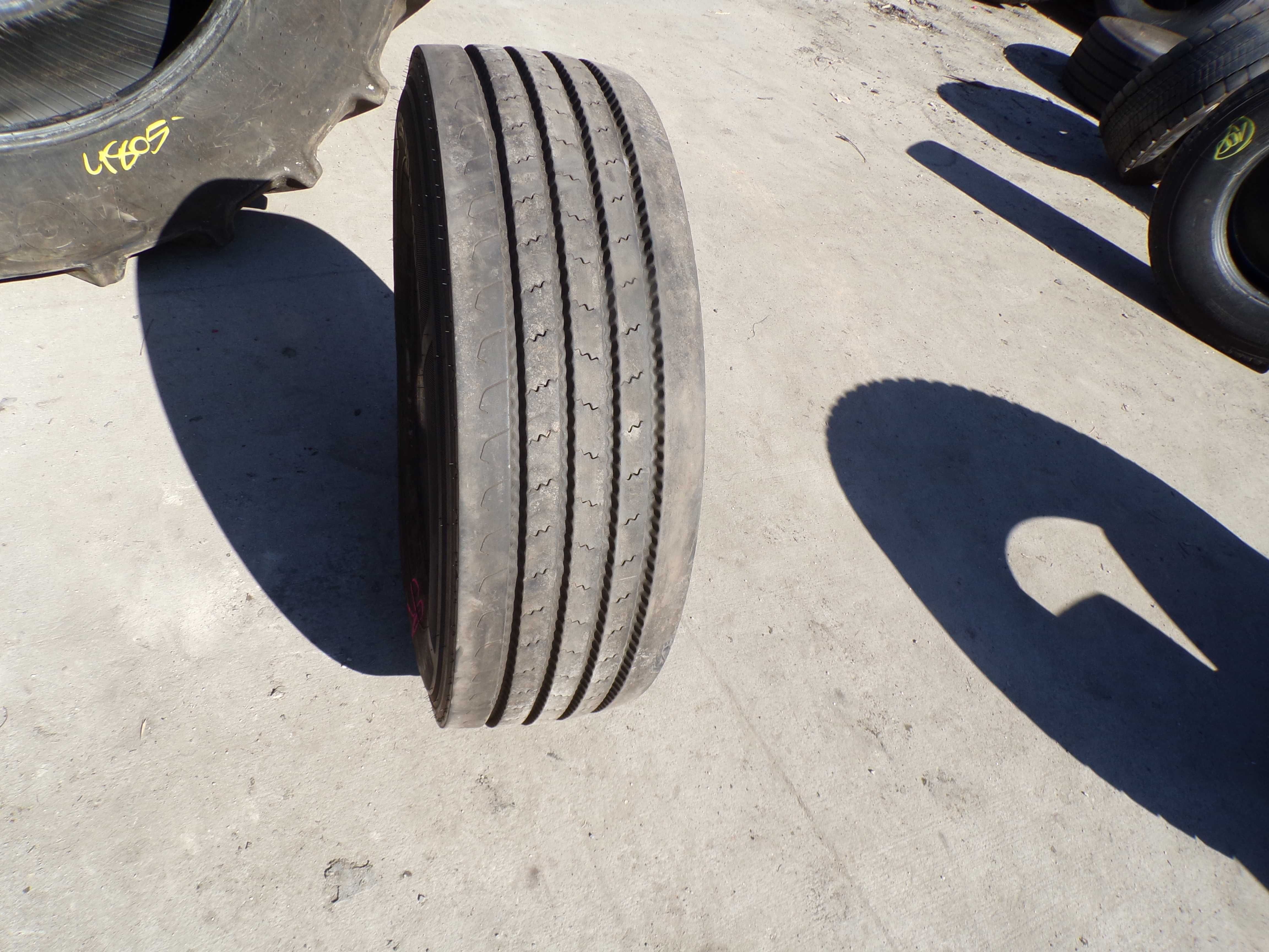 opona 285/70R19.5 Uniroyal FH40 (620 netto)