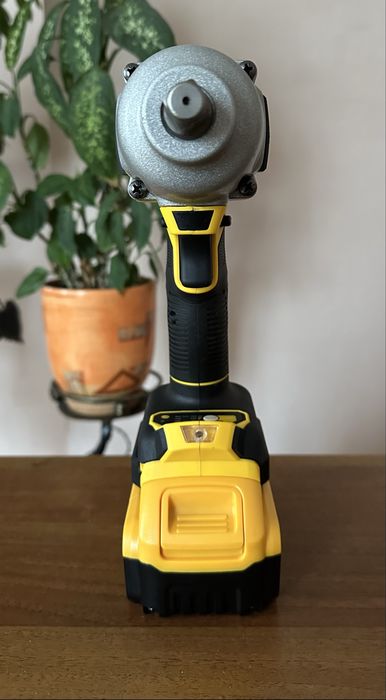Акумуляторний гайкокрут DeWalt DFC 892