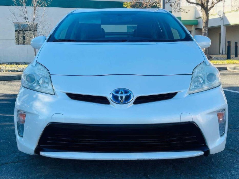 Toyota Prius Four      2014