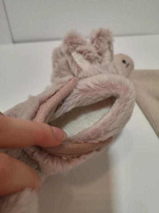 Kapcie dziecięce w króliki futrko ciepłe r. UK 4/5 r. 20/21