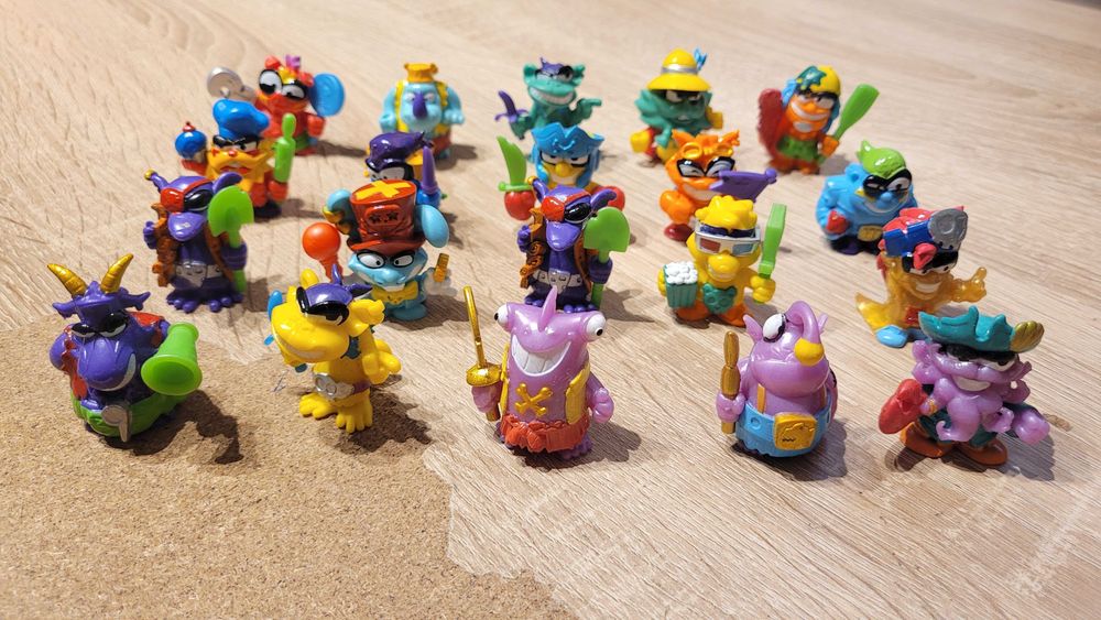 Piratix Zestaw Skrzynia + Statek + 19 Figurek + Więzienie + Moneta