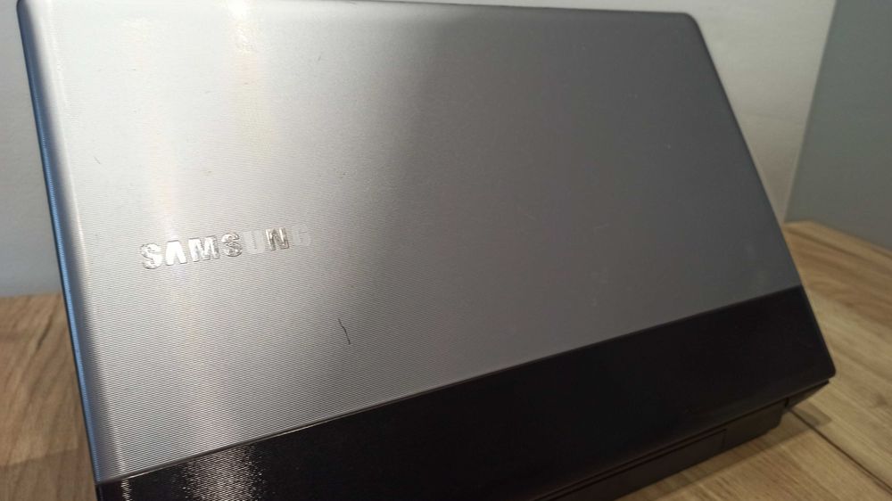 Laptop Samsung - i3 2,5Ghz, 6 GB RAM, SSD 120GB GT610M Windows 7
