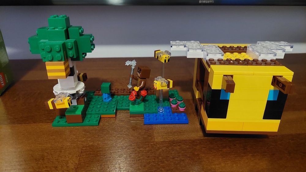 Lego Minecraft 21241 Pszczeli ul. Stan bdb. Polecam!