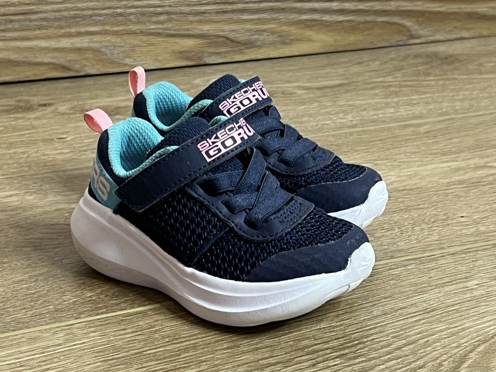 Продам БОМБЕЗНІ дитячі кросівки Skechers VIVA VALOR