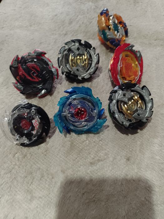 Продам бейблейды 7штук