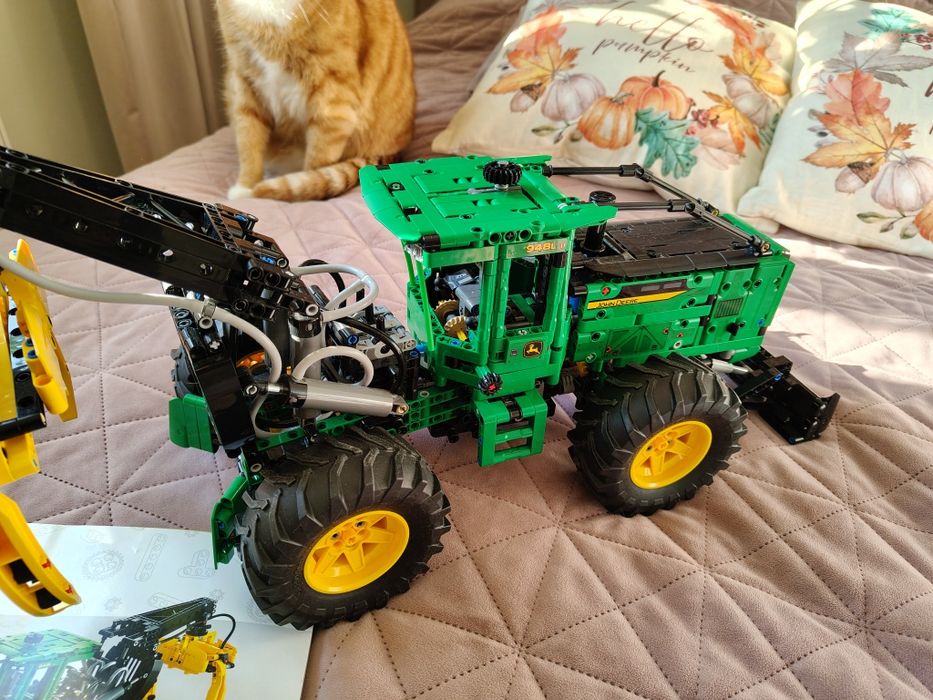 LEGO 42157 Technic - Ciągnik zrywkowy John Deere 948L-II