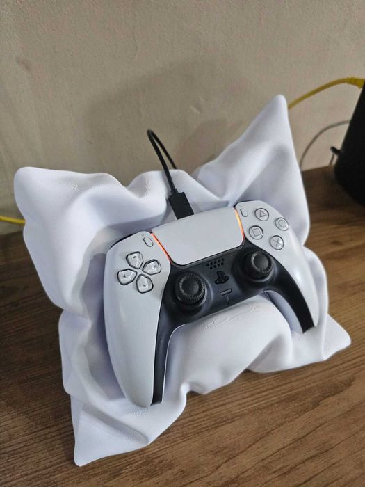 Podstawka stojak na kontroler PlayStation 5 – w kształcie poduszki