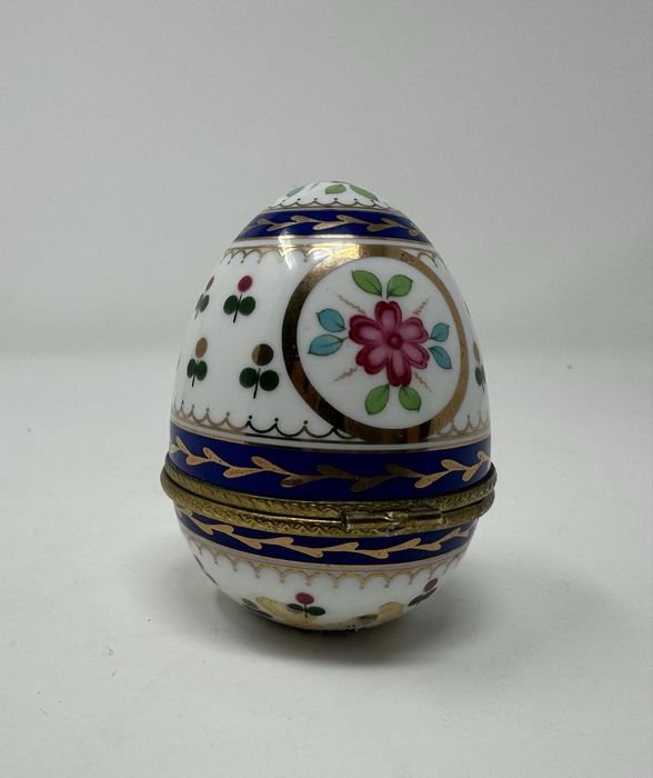 фарфоровая шкатулка-яйцо в стиле Лимож (Limoges)