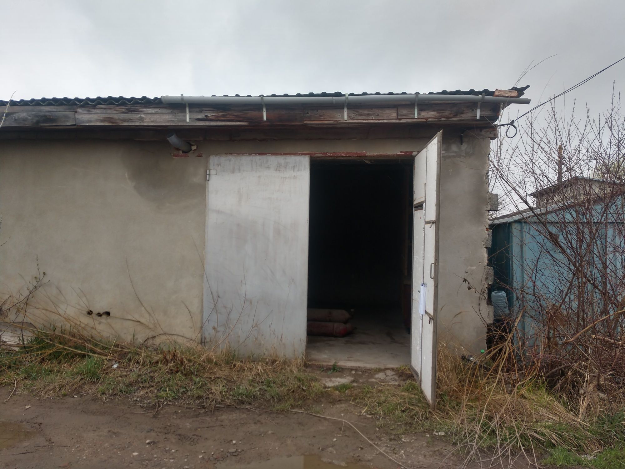 Продам мурований гараж в р-н Метро