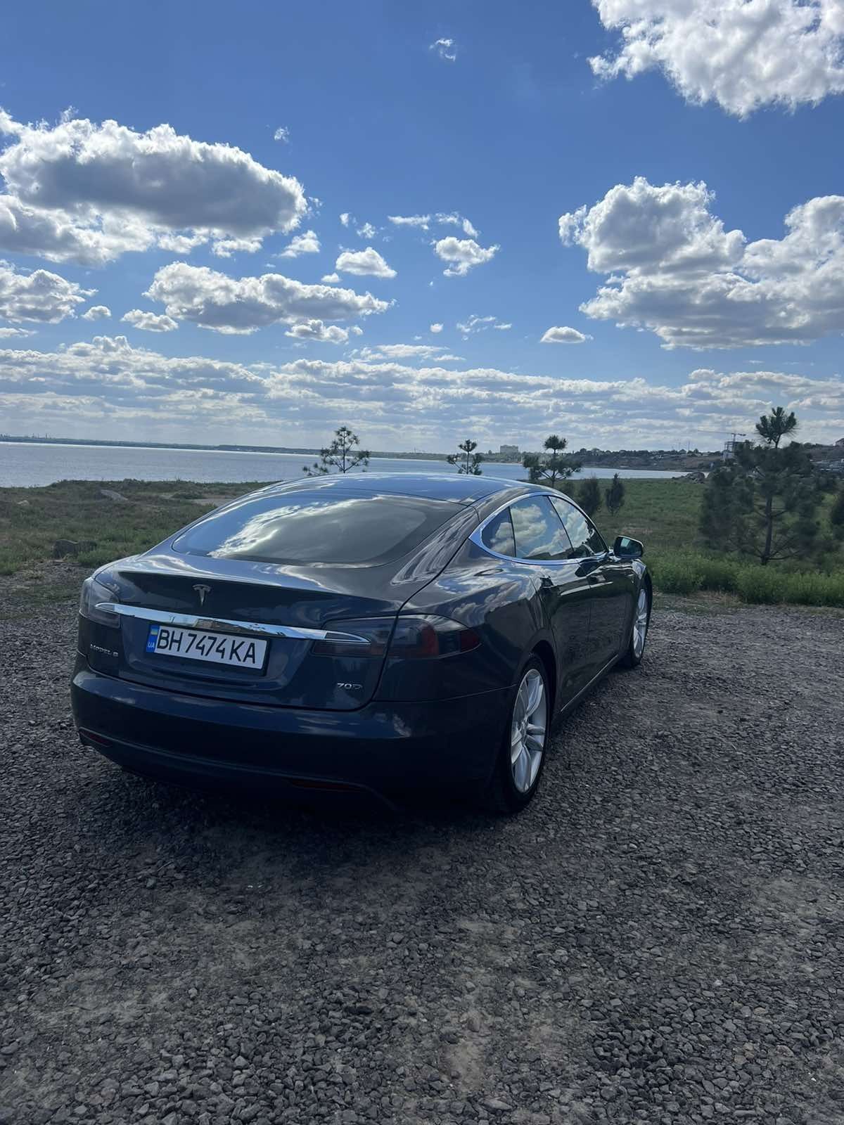 Продам TESLA S 70 D 2015 год