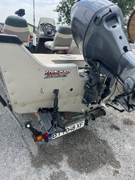 човен Tracker Pro Guide V-16 + двигун Yamaha F70