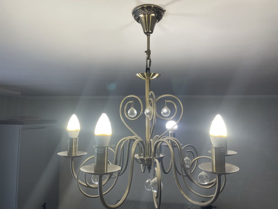 Люстра класична. Світильник на стелю