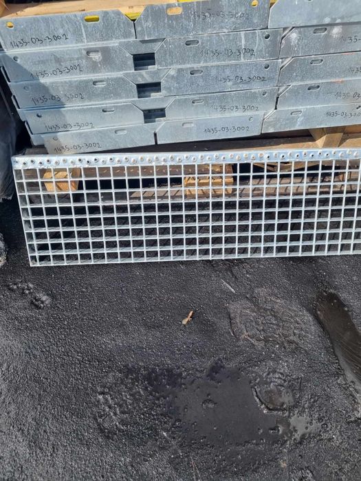 Sprzedam stopnie metalowe,