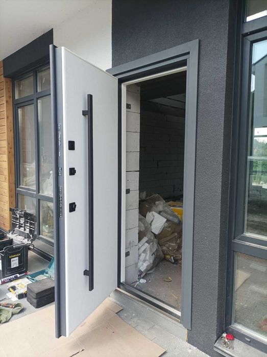 Двері вхідні металеві вуличні Iron. Антрацит. Нові.