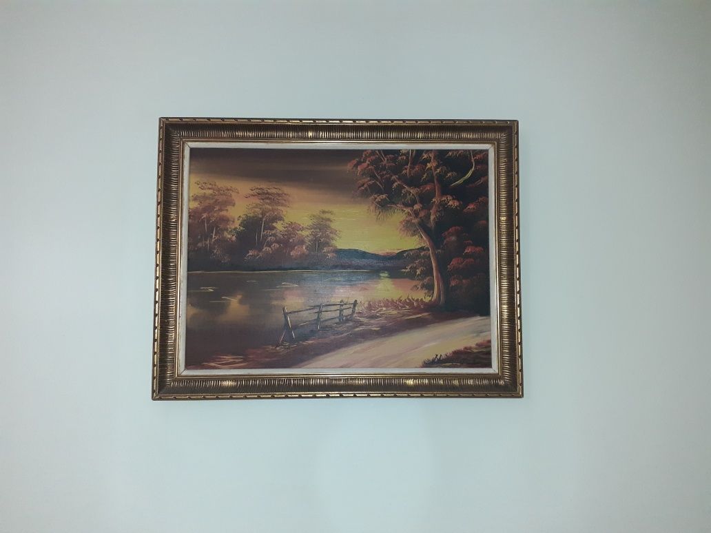 Quadro paisagem com moldura dourada