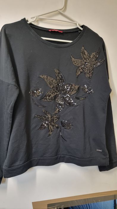 Czarna bluza z Guess