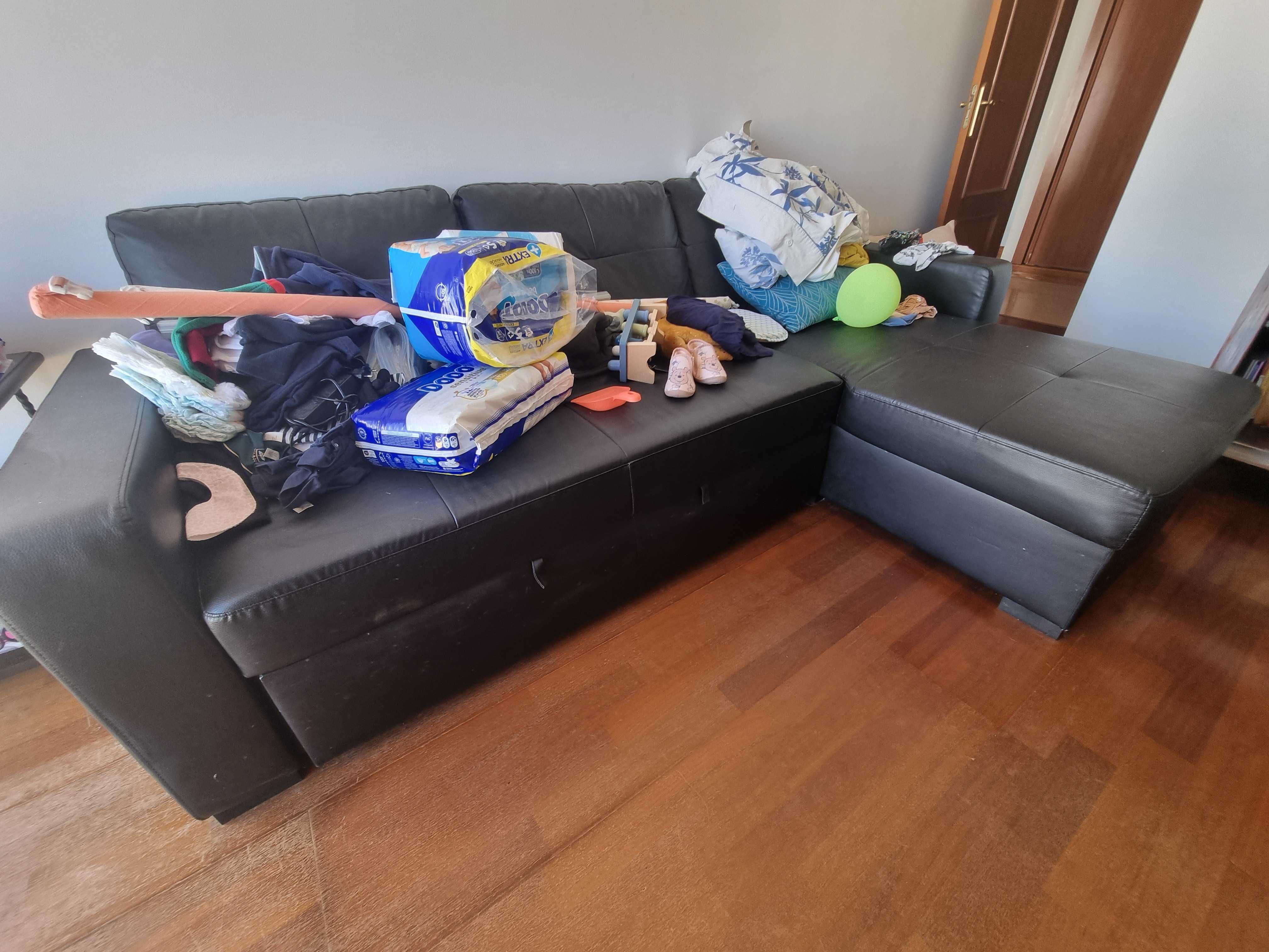Sofá cama 3 lugares com espaço de armazenamento interno