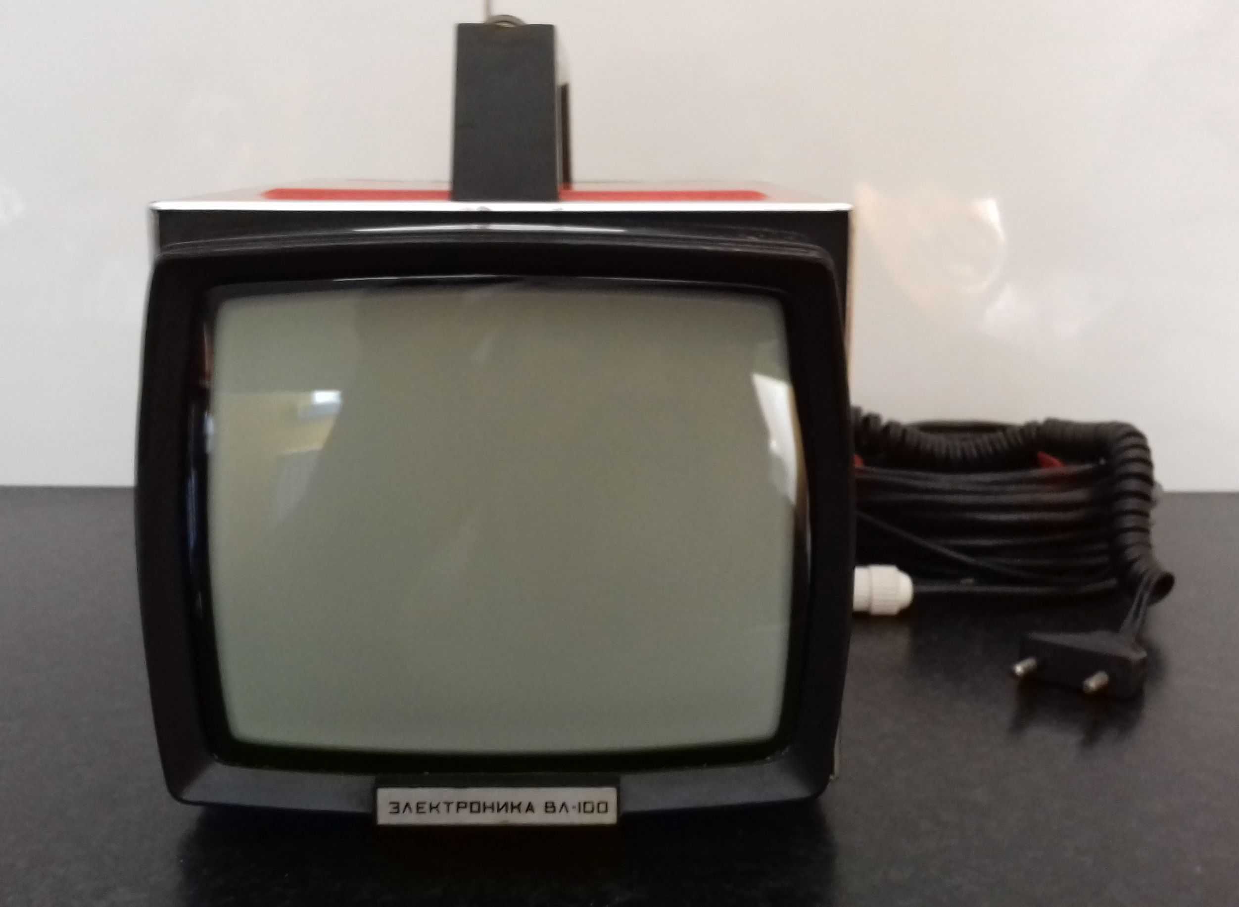 Telewizor Elektronika WL-100 z okresu PRL