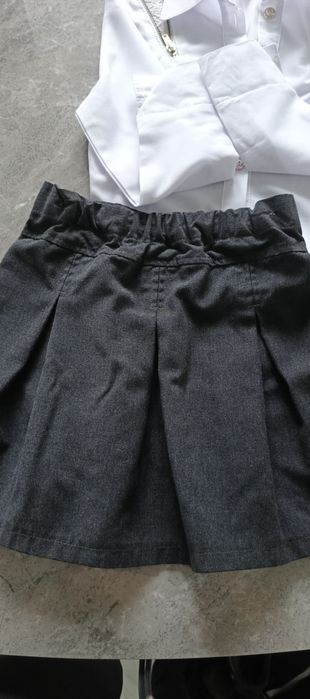 Wizytow komplet biała bluzka i szara spodniczka