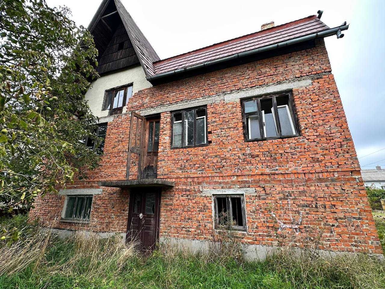 Продається будинок з ділянкою у смт.Меденичі