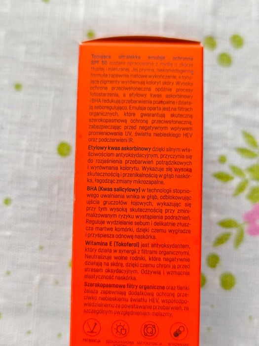 Tonująca ultralekka emulsja ochronna SPF 50