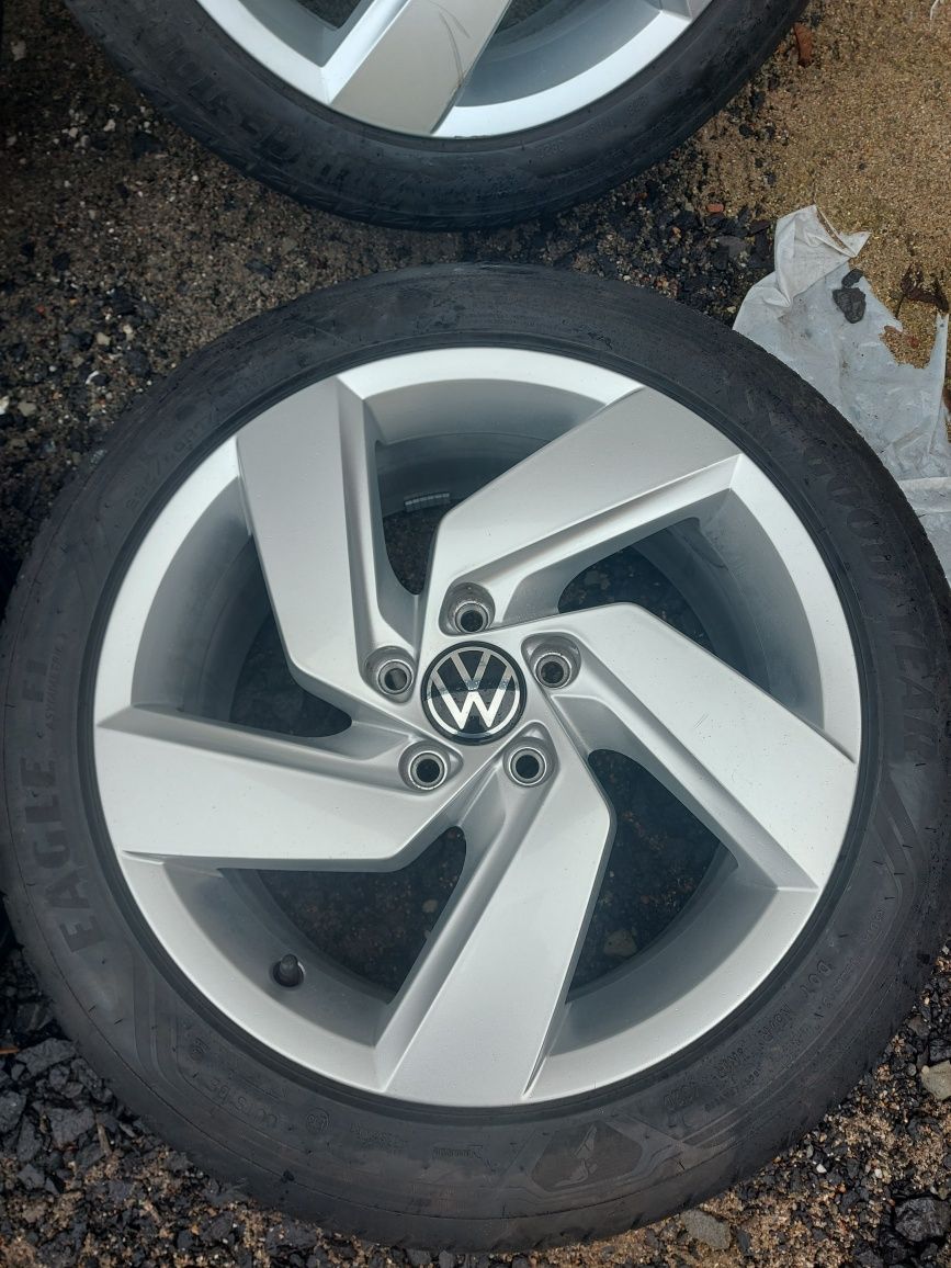 VW Golf VIII 8- felgi aluminiowe 17 cali ,koła letnie 225/45/17