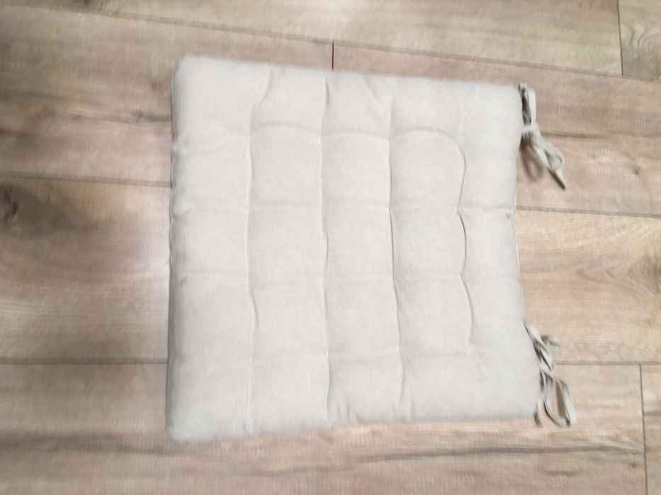 poduszka na krzesło 42x42cm jasny beż pikowana