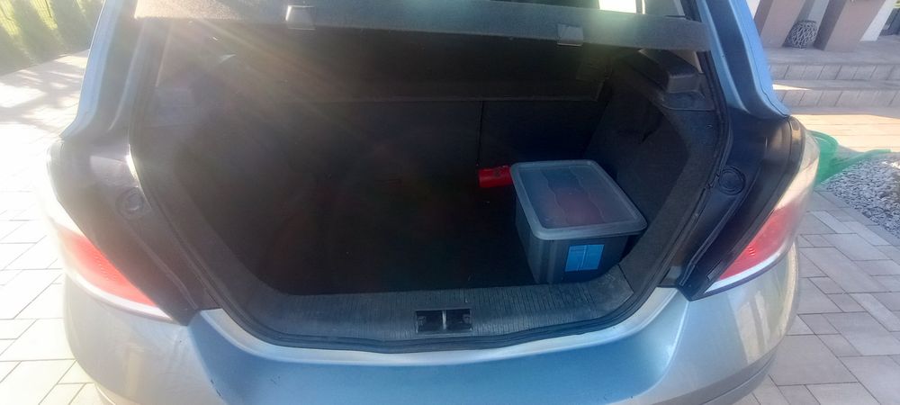 Opel Astra H hatchback 1.6 105 KM – 2005 r