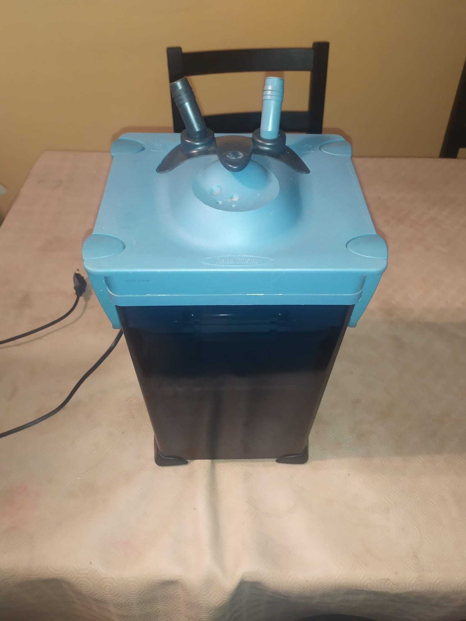 Aquário com 380l, móvel adjacente e artigos variados