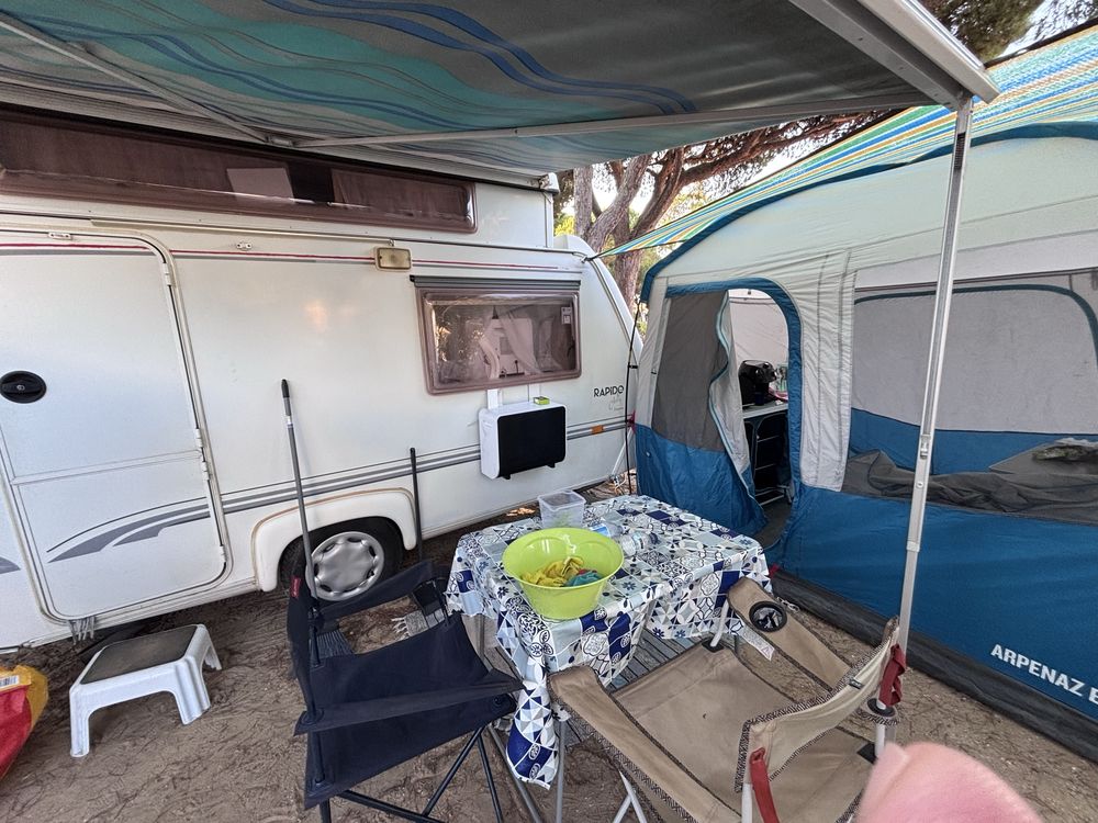 Caravana pequena rebativel c/wc completo cabe em garagens