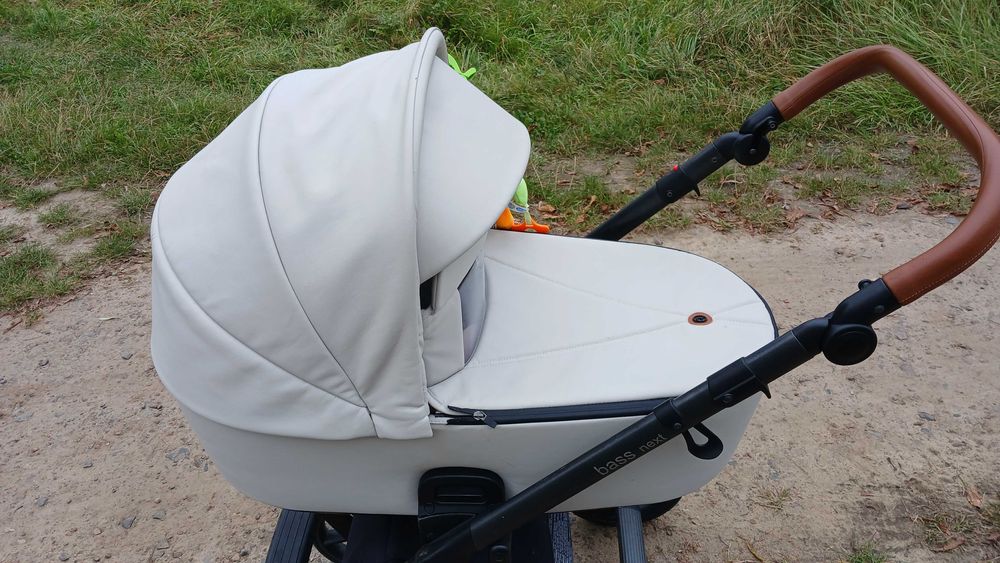 Коляска дитяча 
Roan bass next