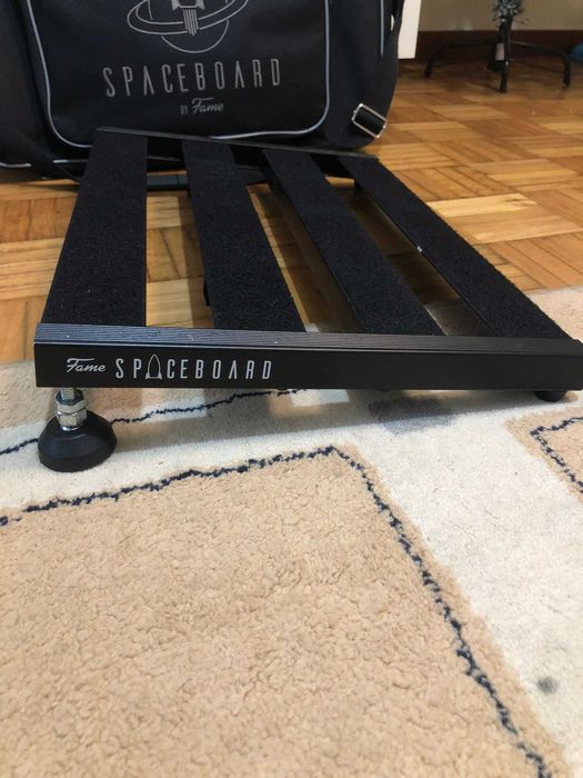 Pedalboard Spaceboard by Fame para pedais e pedaleiras 41x30cm