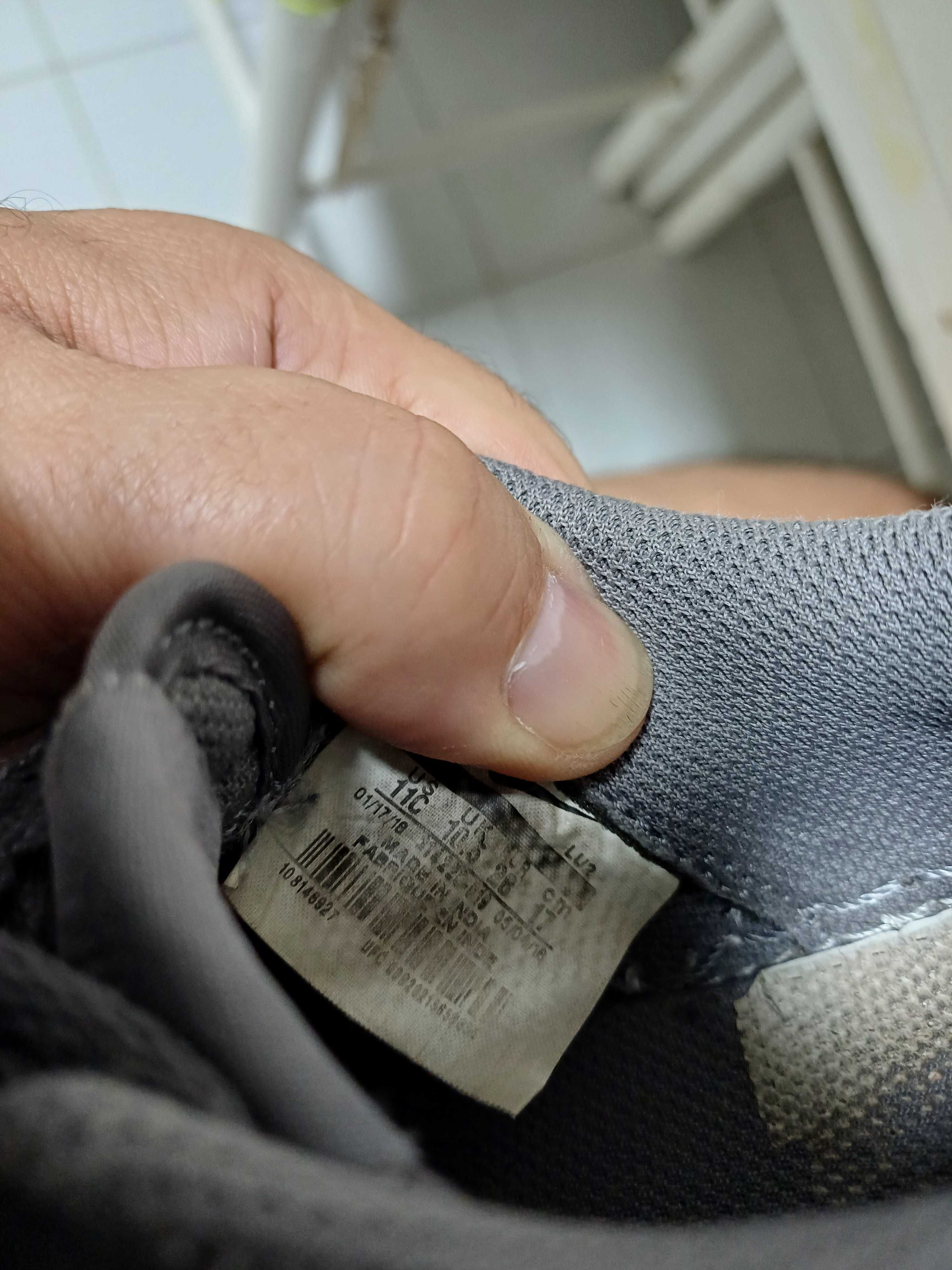 Ténis NIKE cinzentos Nº28
