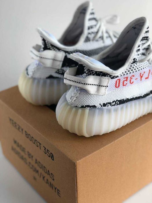 Женские кроссовки Adidas Yeezy Boost 350 v2 White Zebra. 36-40