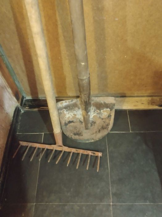 Продам садовий iнвентар по 100 грн. за кожну одиницю.