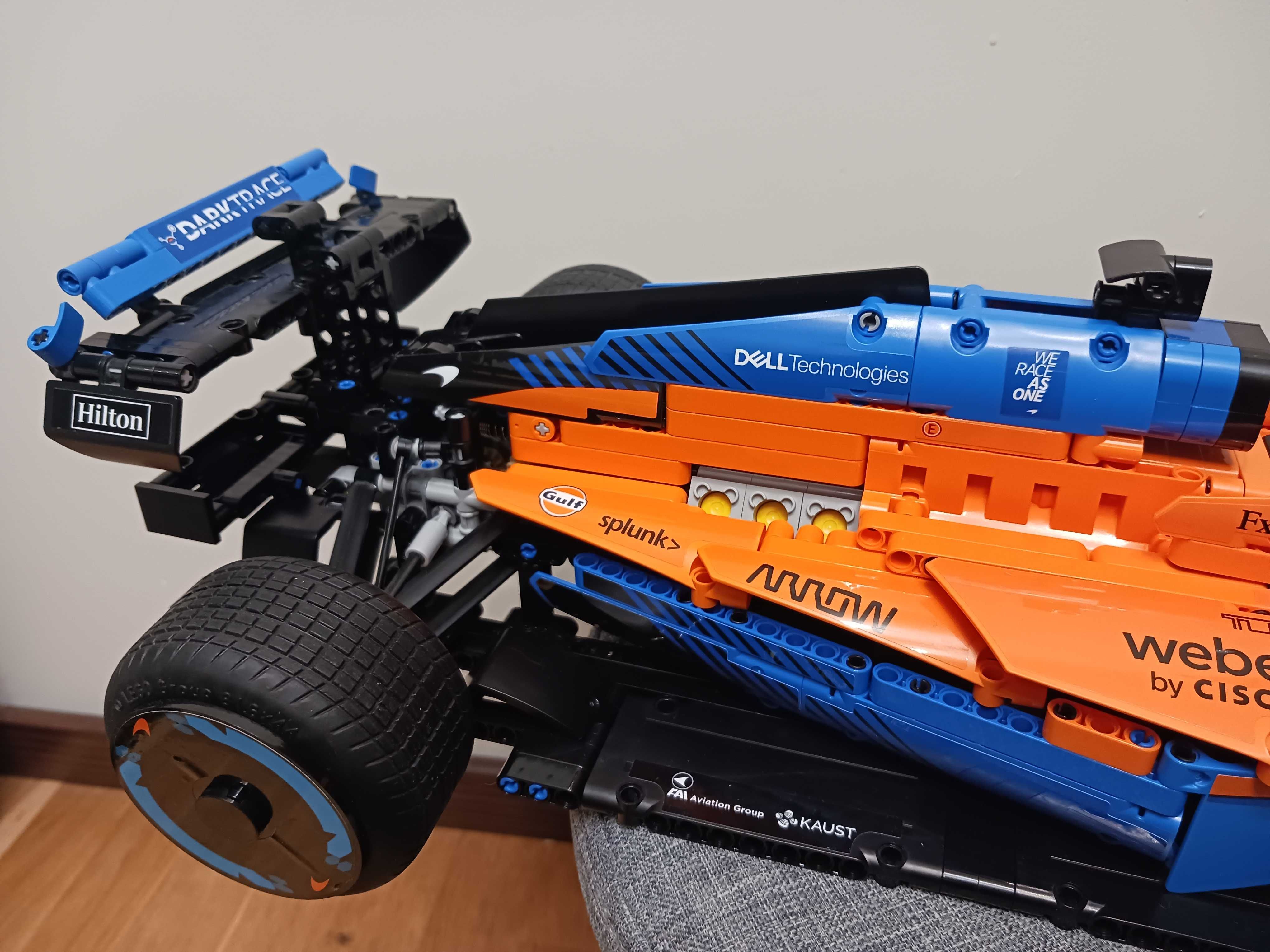 LEGO Technic 42141 - Samochód wyścigowy McLaren Formula 1, jak nowy