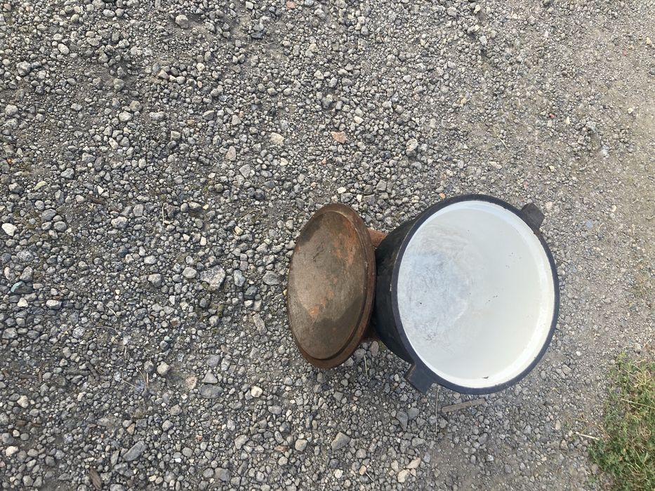 Kociołek na prażonki pieczonki  garnek żeliwny