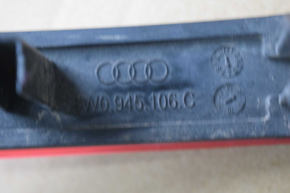 odblask zderzaka tył lewy prawy AUDI A4 B9 KOMBI 8W 17r.8W0.945105C