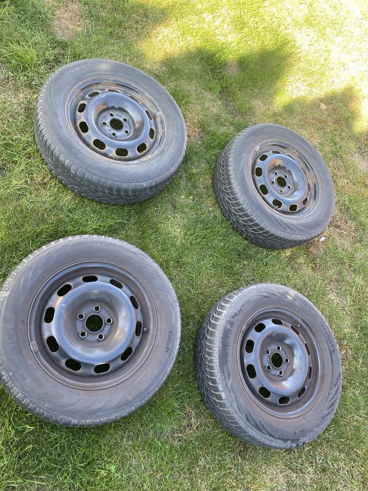 Opony zimowe z felgami stalowymi NOKIAN 195/65 R15